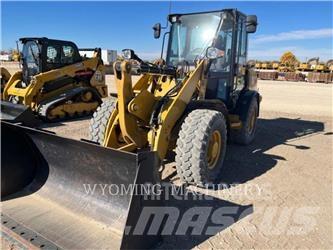 CAT 906M Pyöräkuormaajat