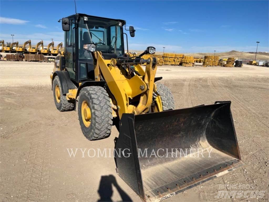 CAT 906M Pyöräkuormaajat