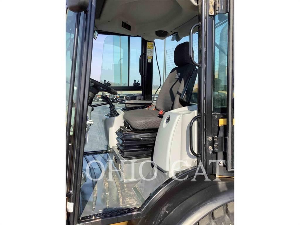 CAT 906M Pienkuormaajat
