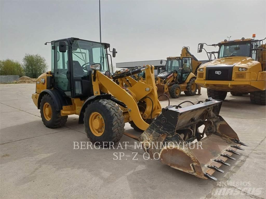 CAT 906M Pyöräkuormaajat