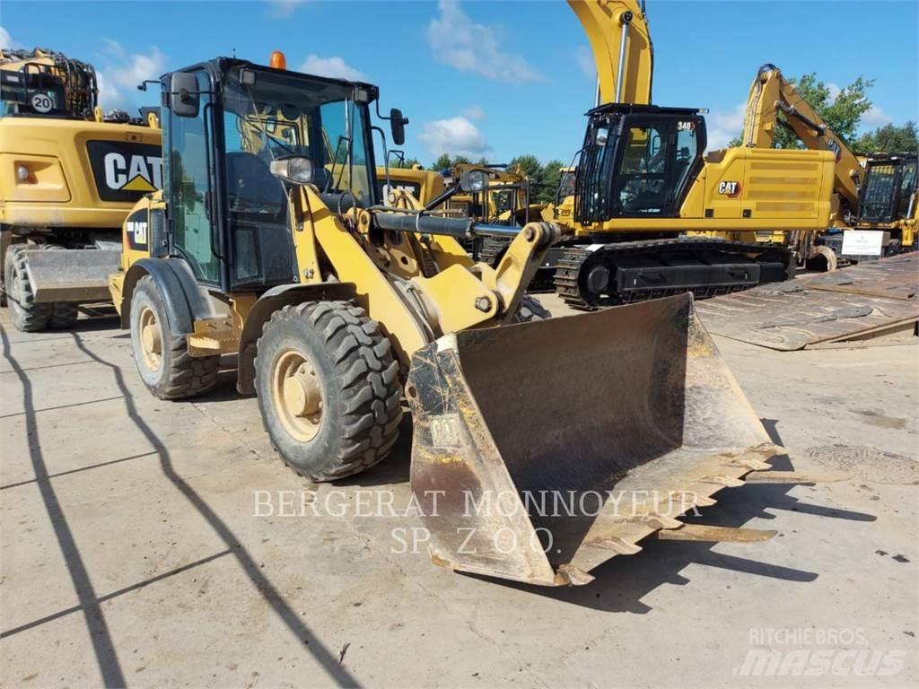 CAT 906M Pyöräkuormaajat