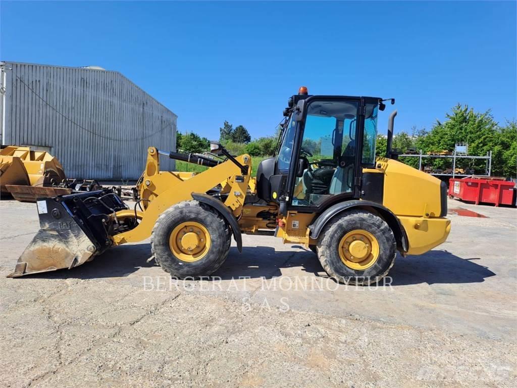 CAT 906M Pyöräkuormaajat