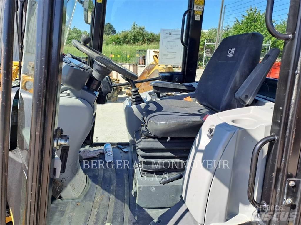 CAT 906M Pyöräkuormaajat