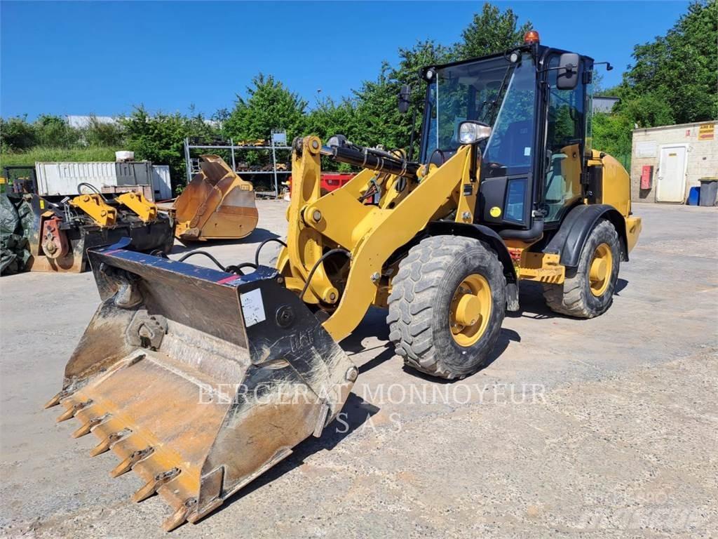 CAT 906M Pyöräkuormaajat