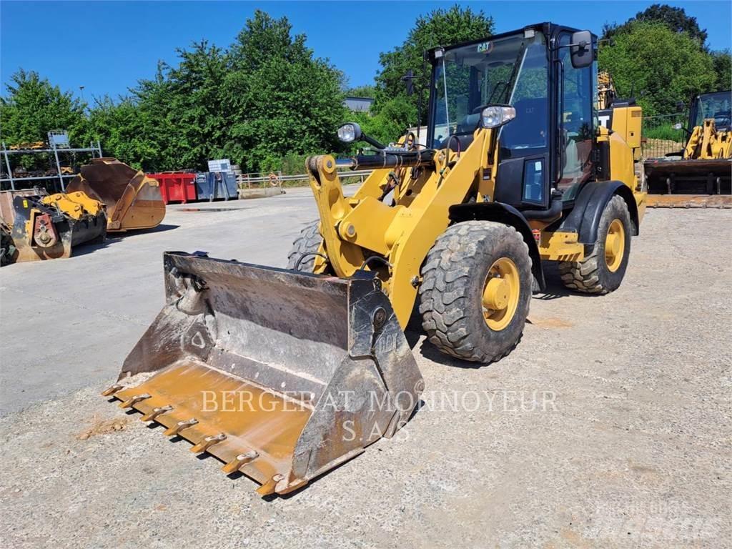 CAT 906M Pyöräkuormaajat