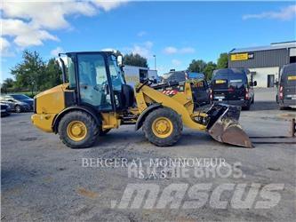CAT 906M Pyöräkuormaajat