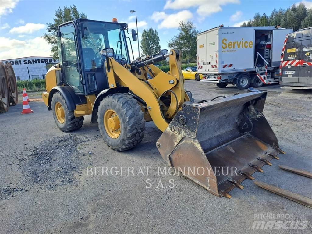 CAT 906M Pyöräkuormaajat