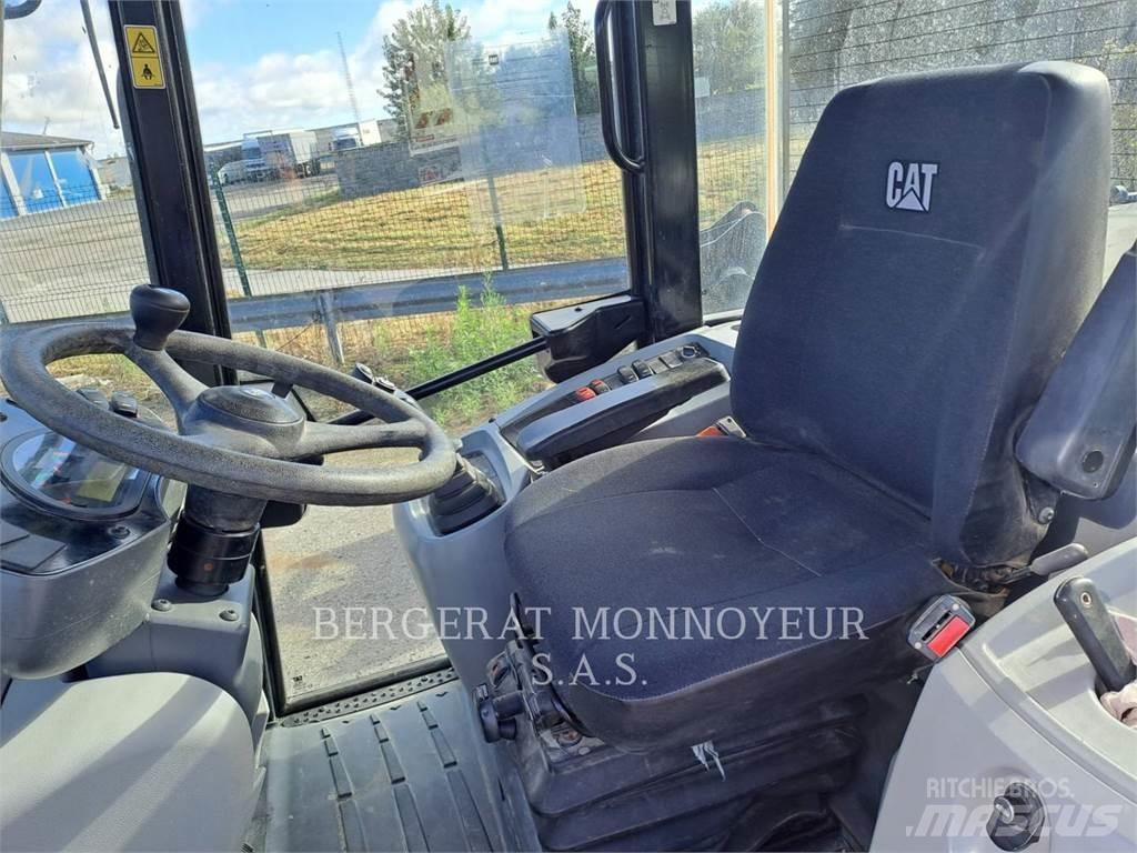 CAT 906M Pyöräkuormaajat