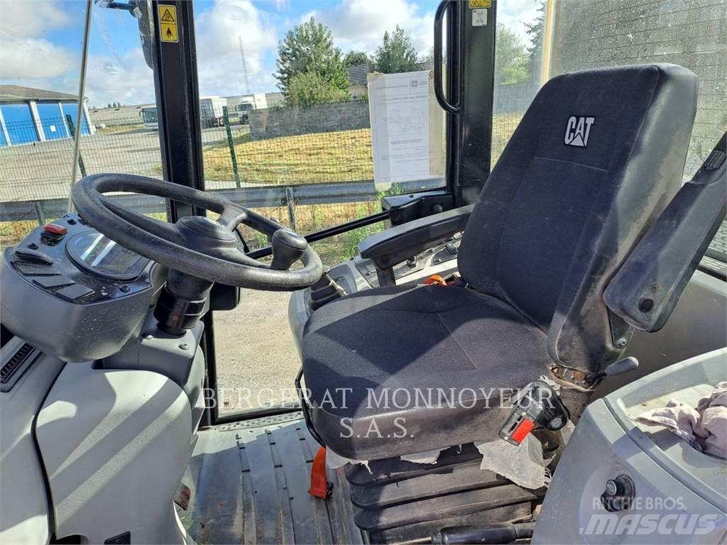 CAT 906M Pyöräkuormaajat