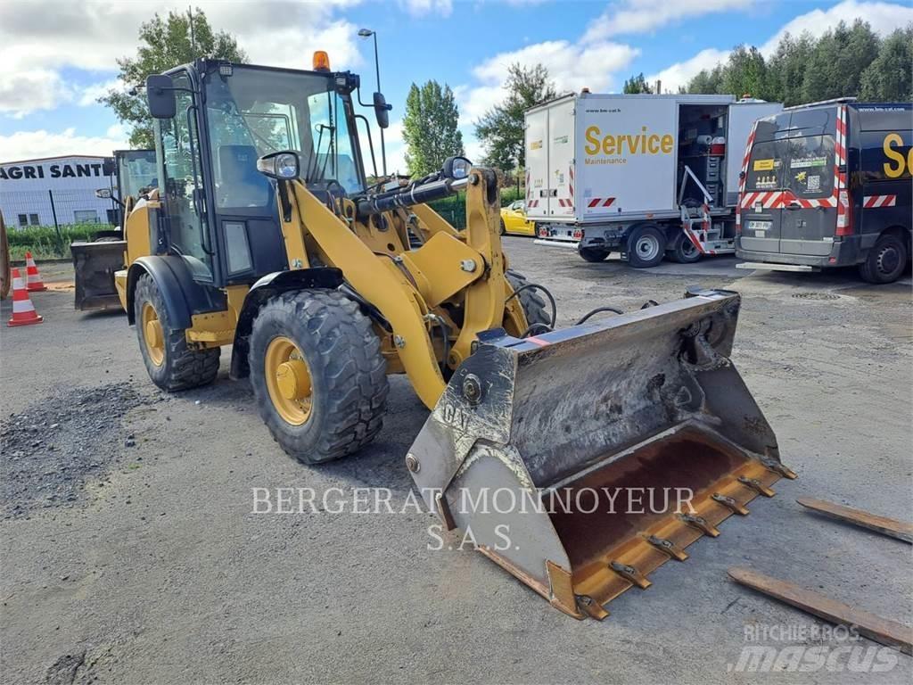 CAT 906M Pyöräkuormaajat