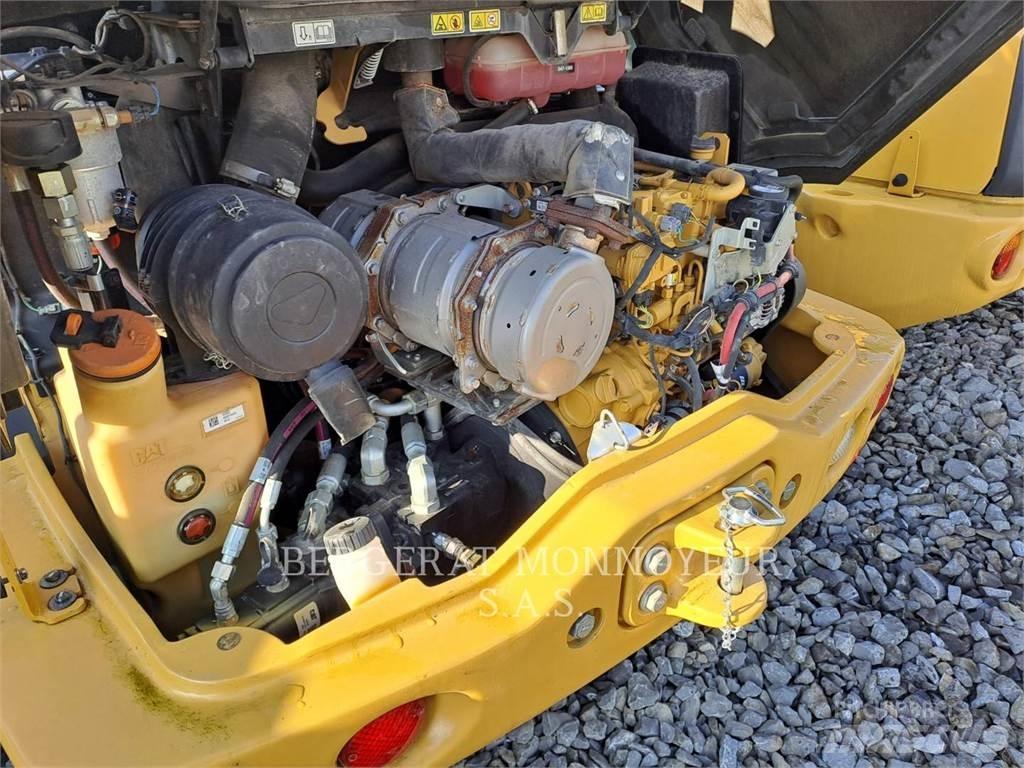 CAT 906M Pyöräkuormaajat