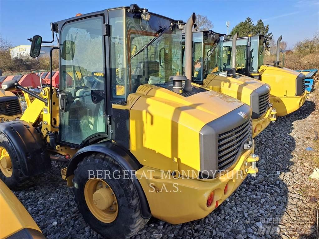 CAT 906M Pyöräkuormaajat