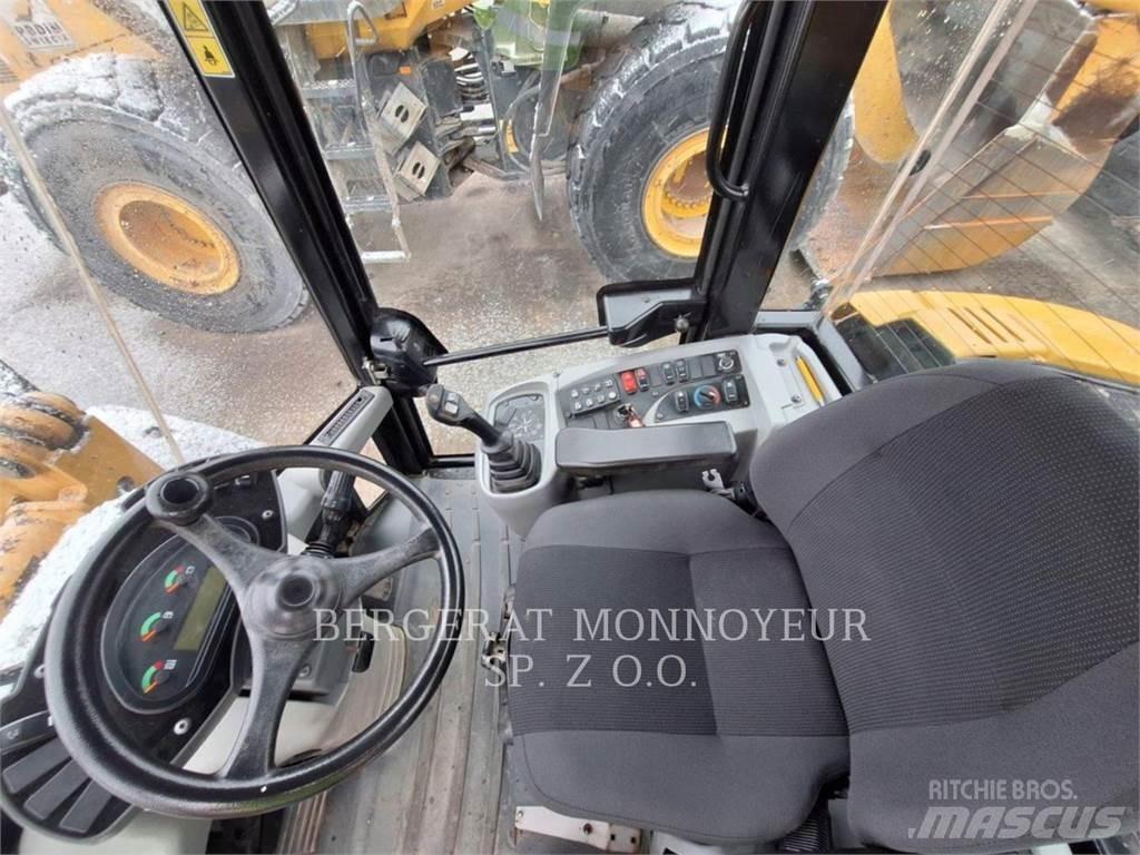 CAT 906M Pyöräkuormaajat