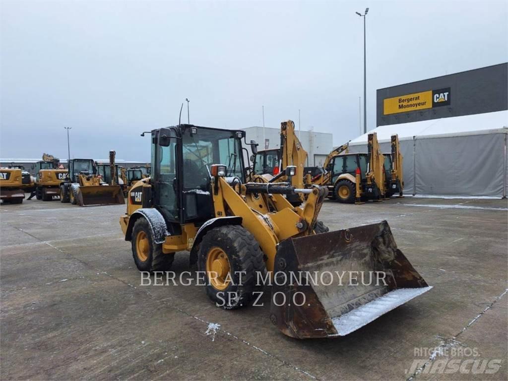 CAT 906M Pyöräkuormaajat