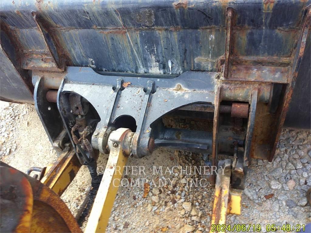 CAT 906M Pyöräkuormaajat