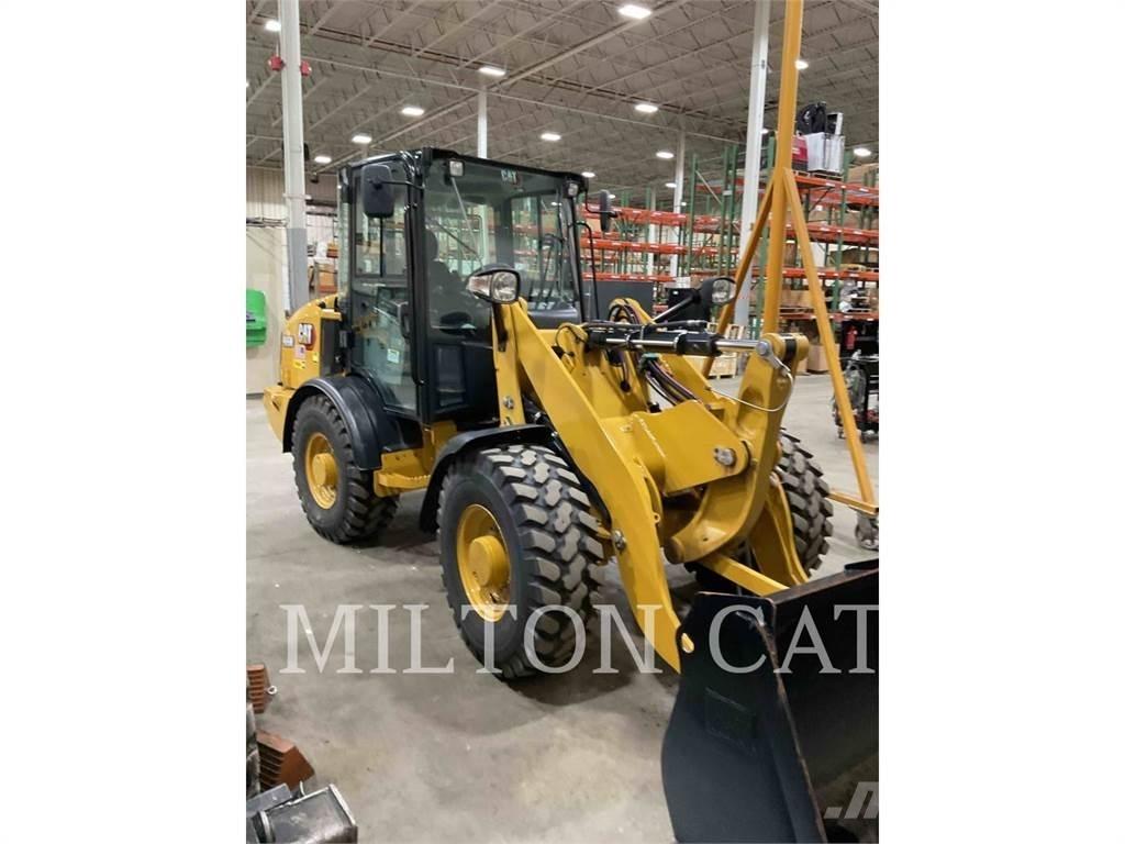 CAT 906M Pyöräkuormaajat
