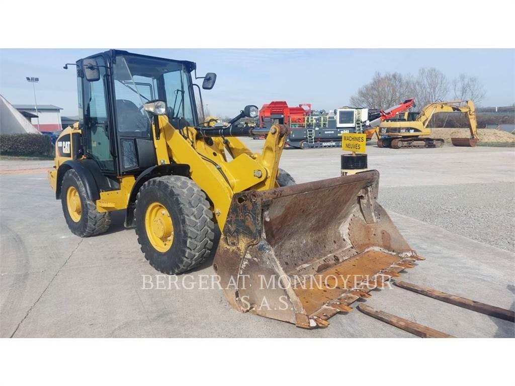 CAT 906M Pyöräkuormaajat