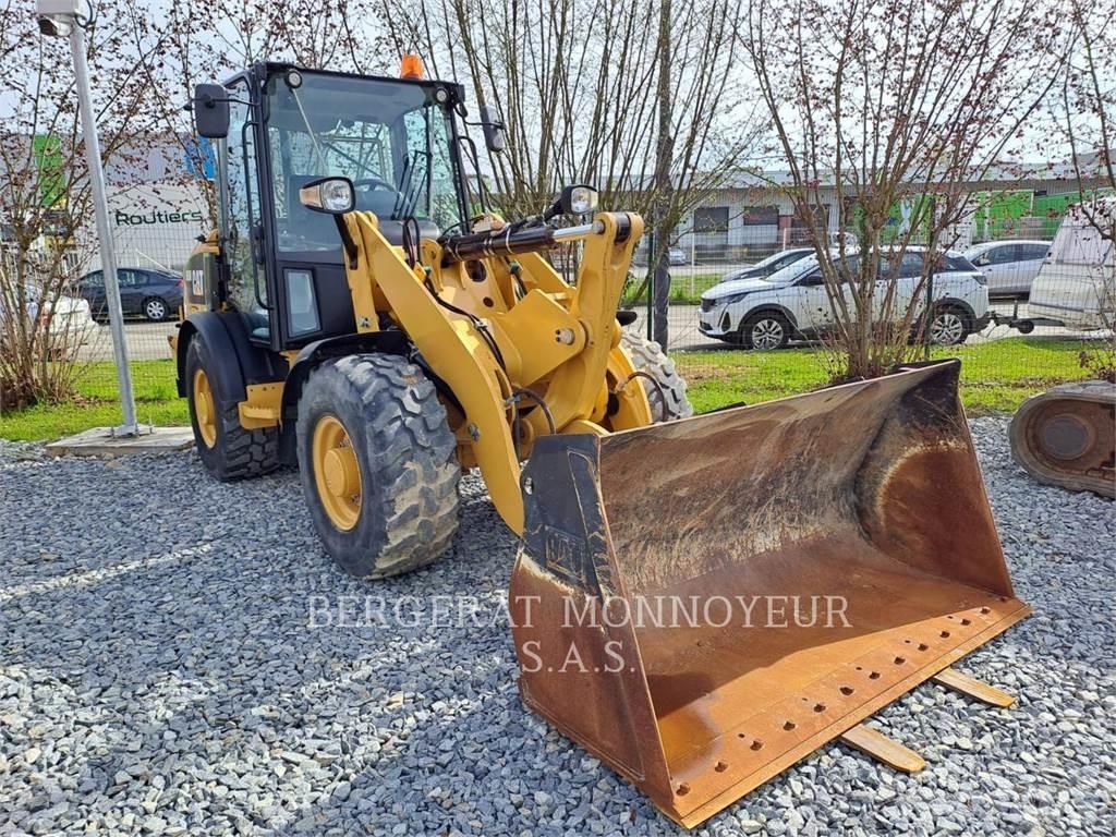 CAT 906M Pyöräkuormaajat