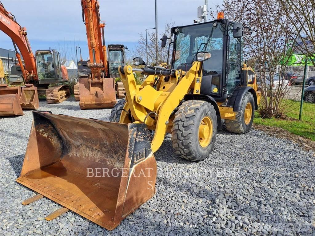 CAT 906M Pyöräkuormaajat