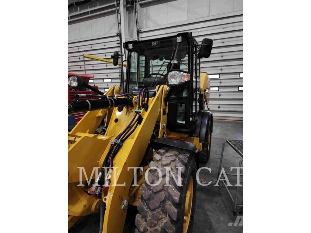 CAT 906M Pyöräkuormaajat