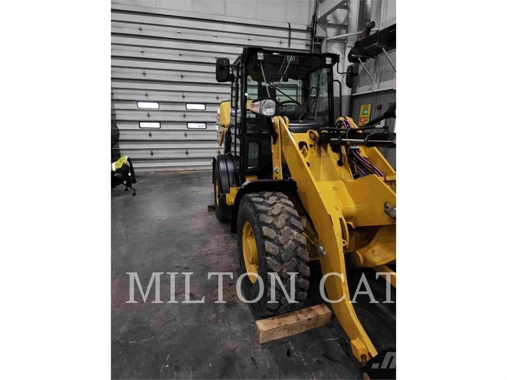 CAT 906M Pyöräkuormaajat