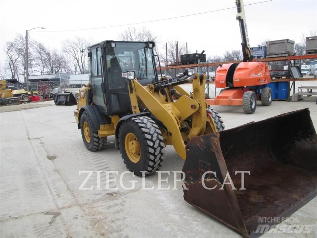 CAT 906M Pyöräkuormaajat