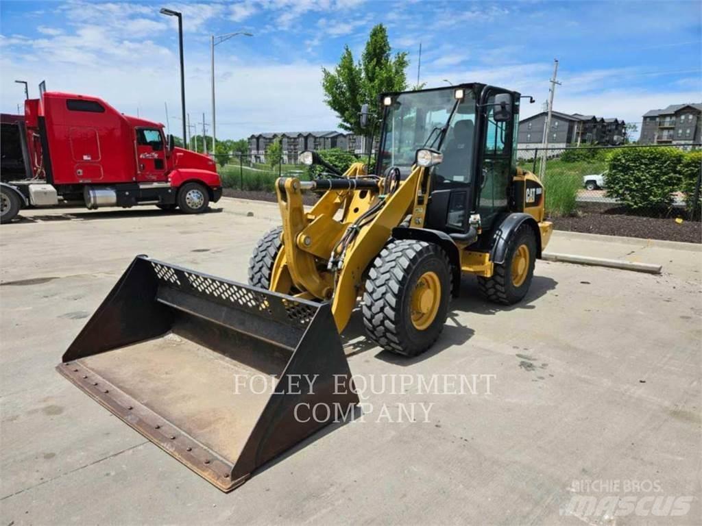 CAT 906M Pyöräkuormaajat