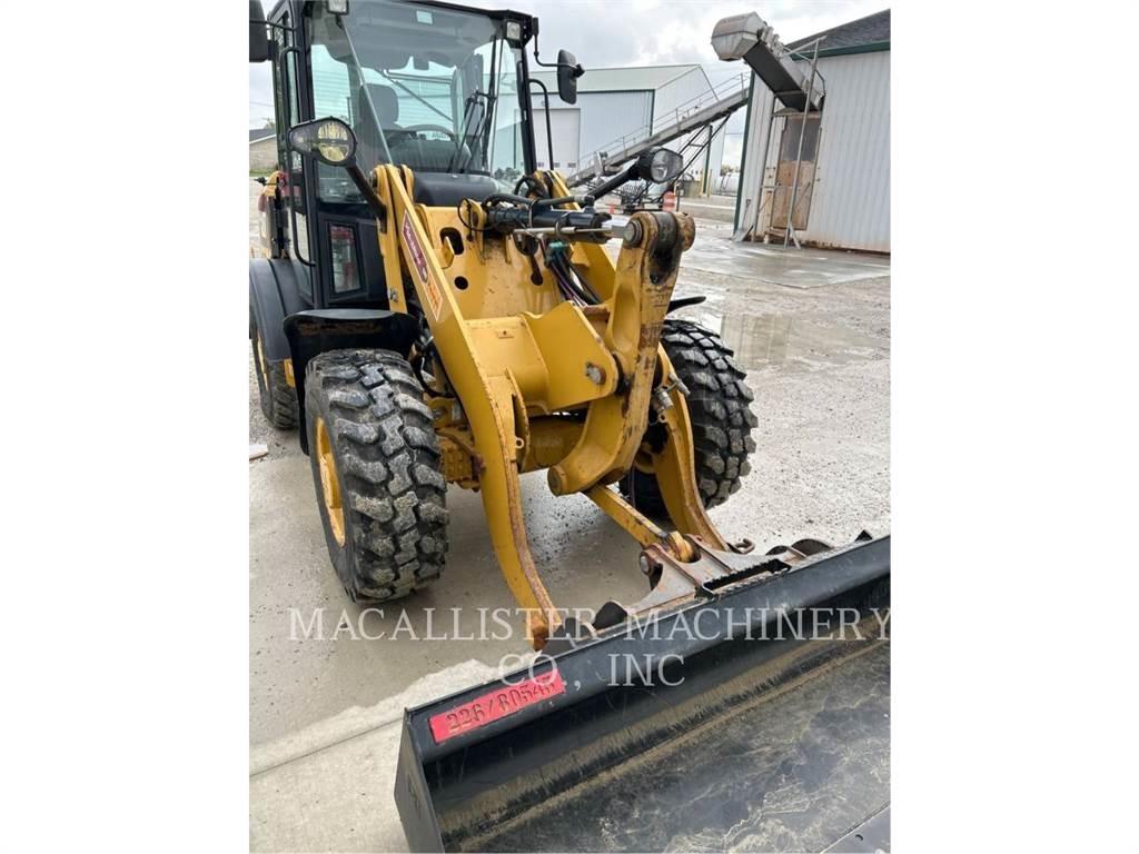 CAT 906M Pyöräkuormaajat