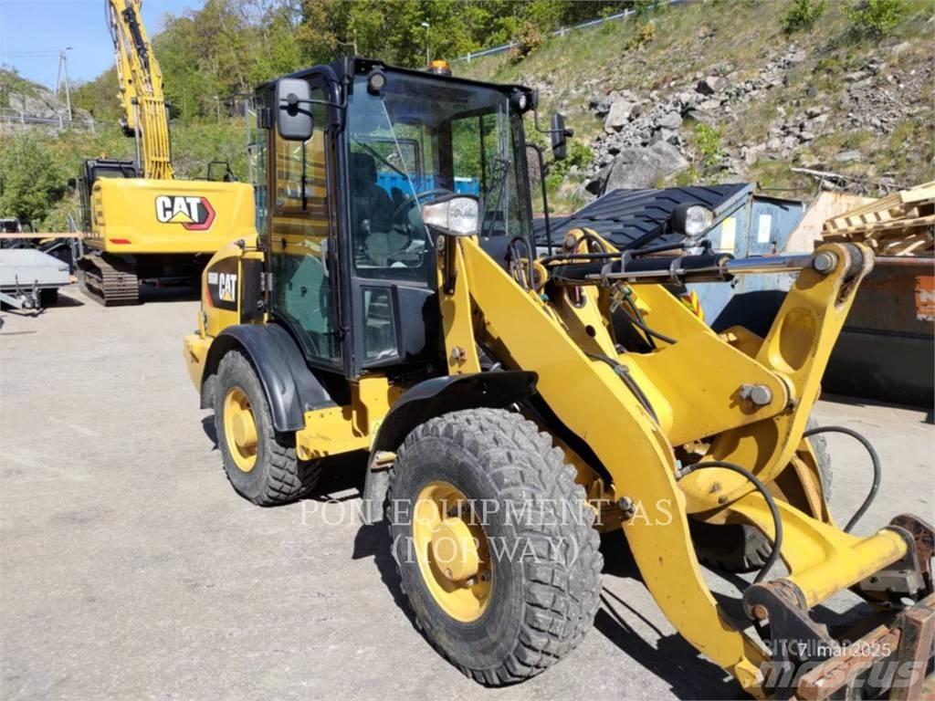 CAT 906M Pyöräkuormaajat
