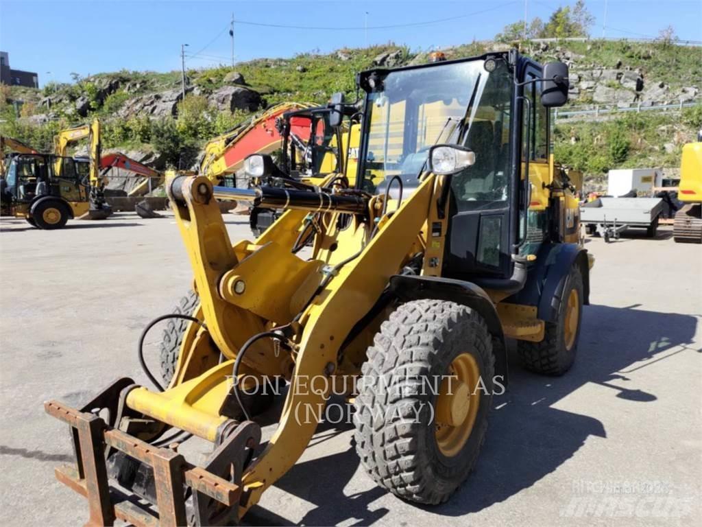 CAT 906M Pyöräkuormaajat