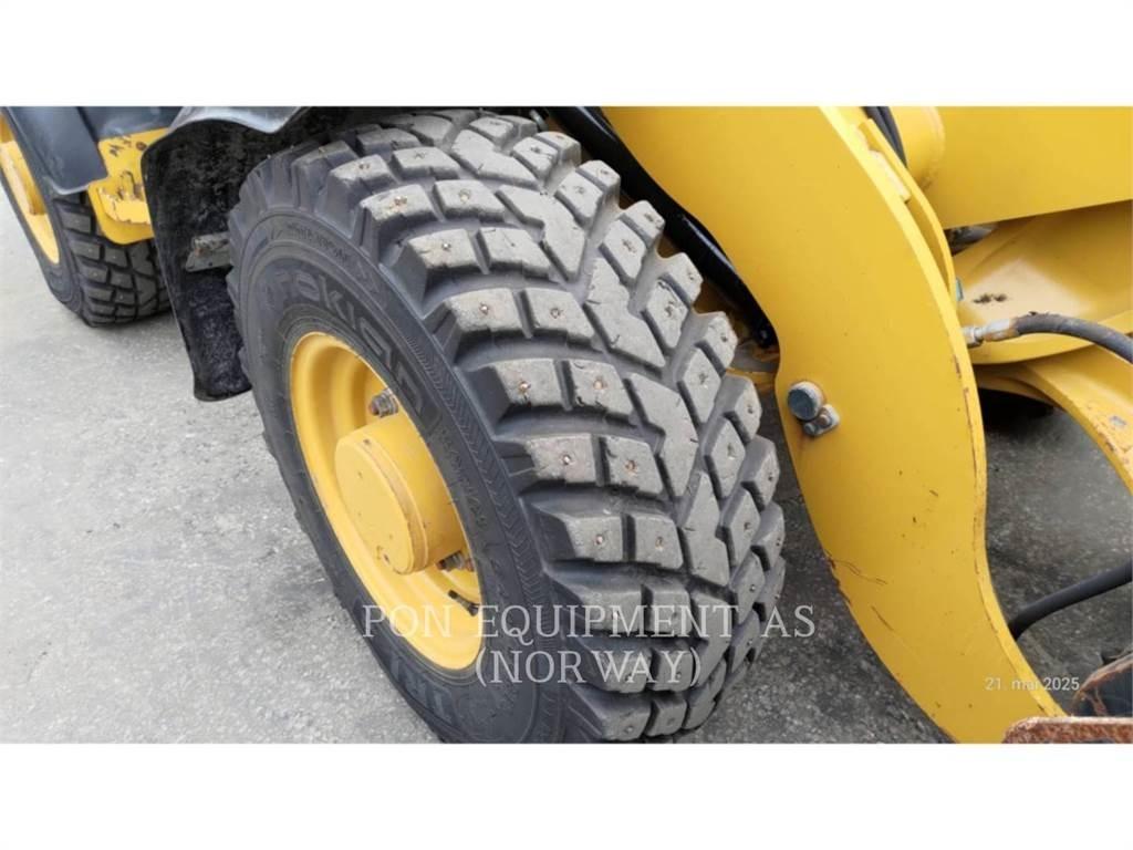 CAT 906M Pyöräkuormaajat