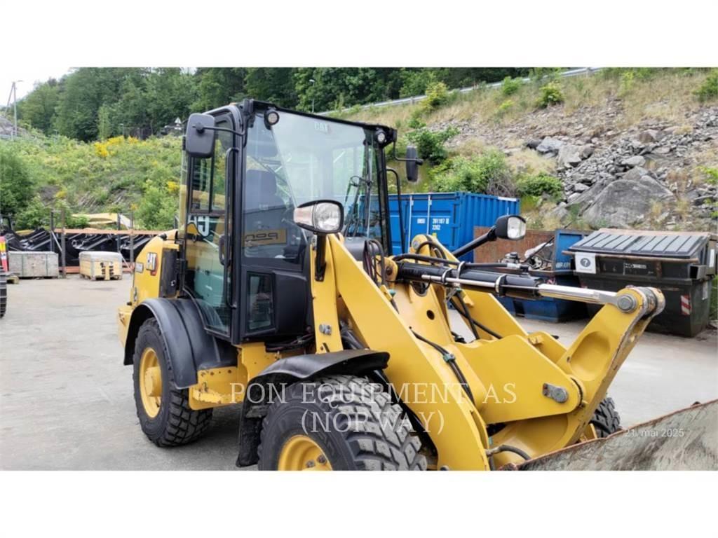 CAT 906M Pyöräkuormaajat
