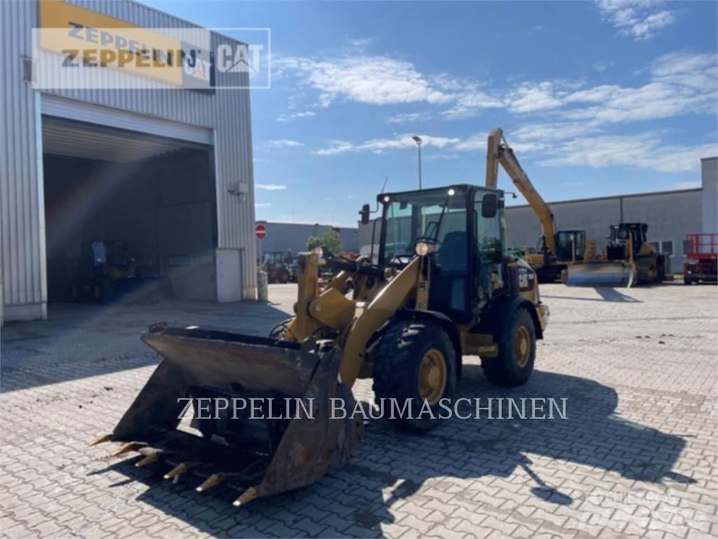 CAT 906M Pyöräkuormaajat