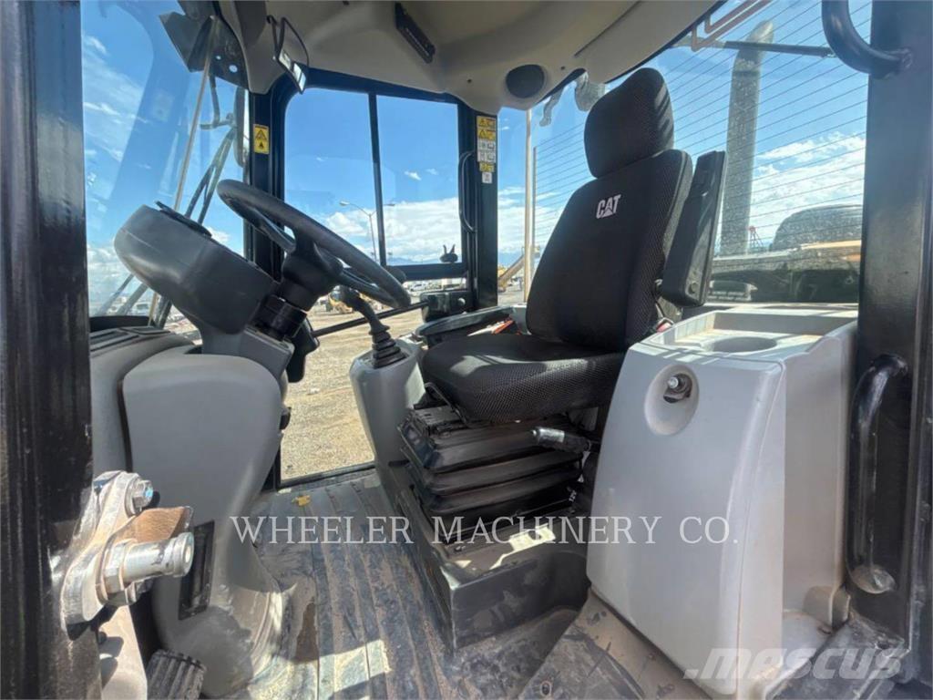 CAT 906M Pyöräkuormaajat