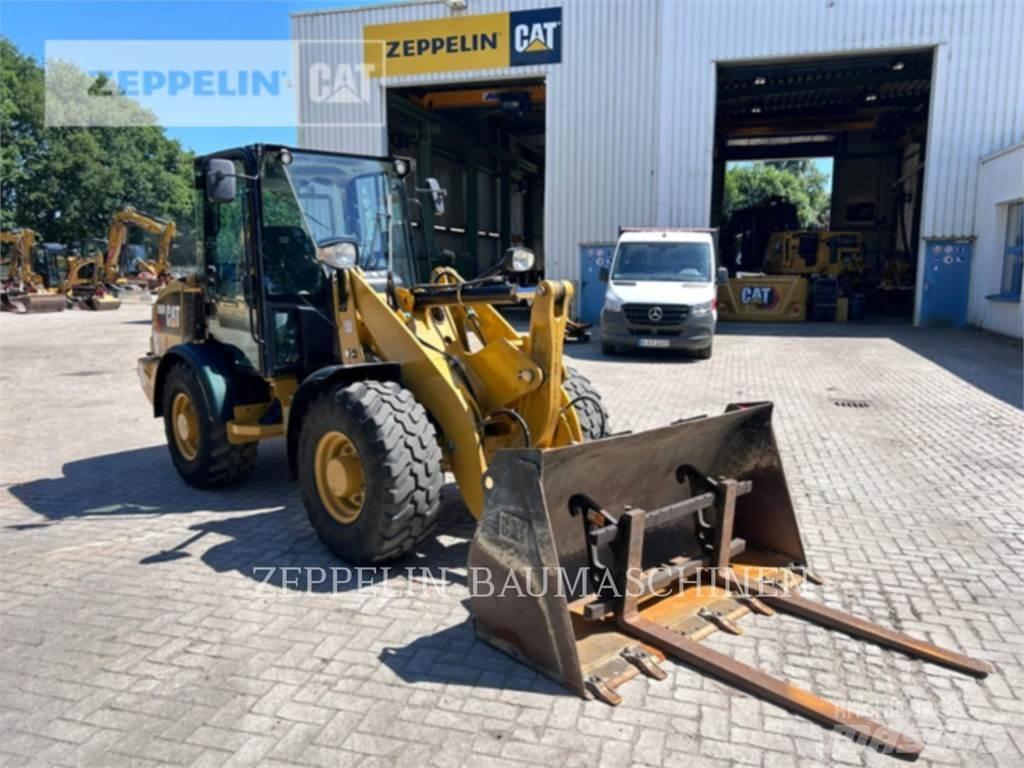 CAT 906M Pyöräkuormaajat