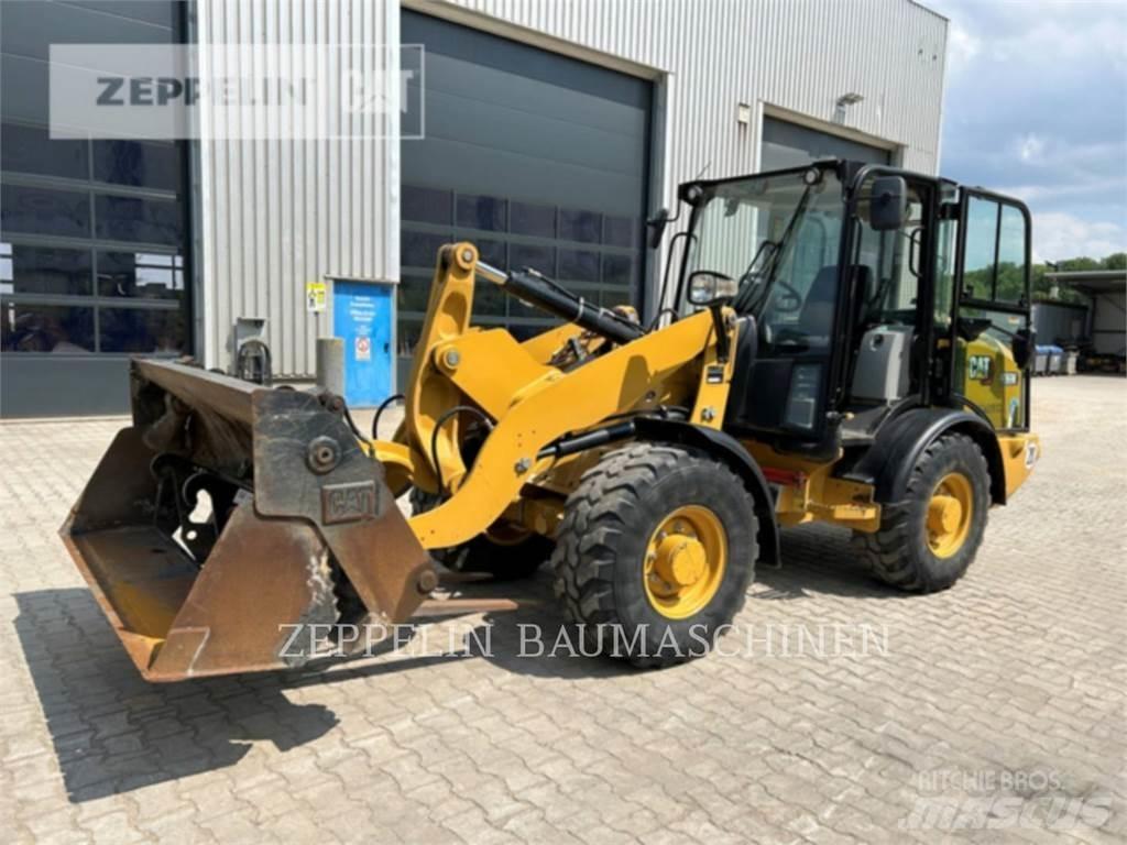 CAT 906M Pyöräkuormaajat