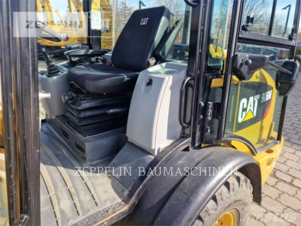 CAT 906M Pyöräkuormaajat