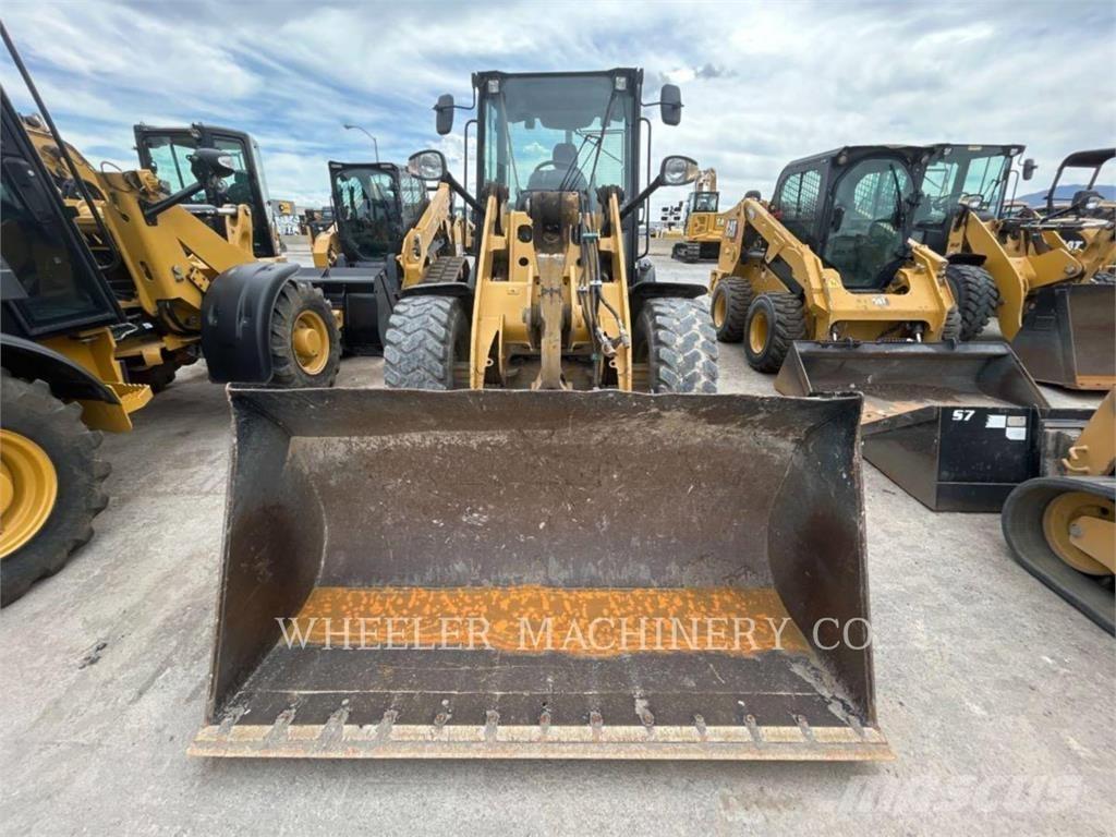 CAT 906M Pyöräkuormaajat