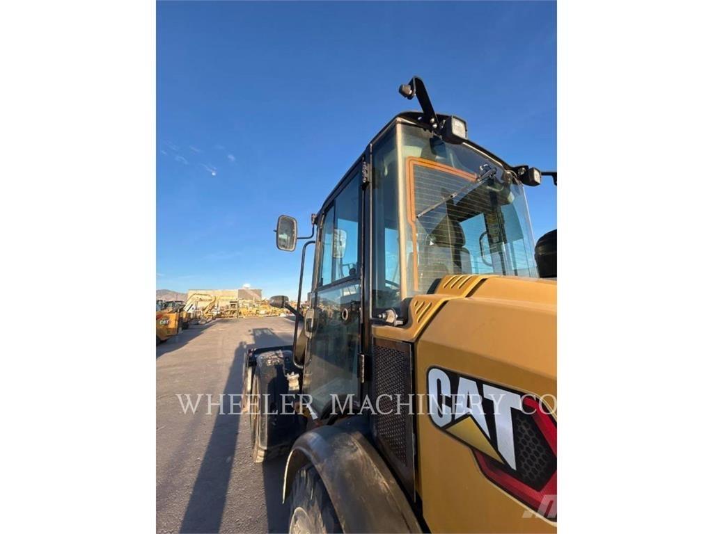 CAT 906M Pyöräkuormaajat