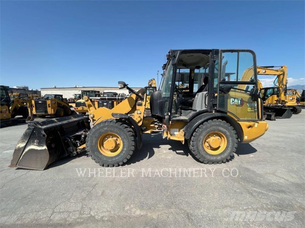 CAT 906M Pyöräkuormaajat