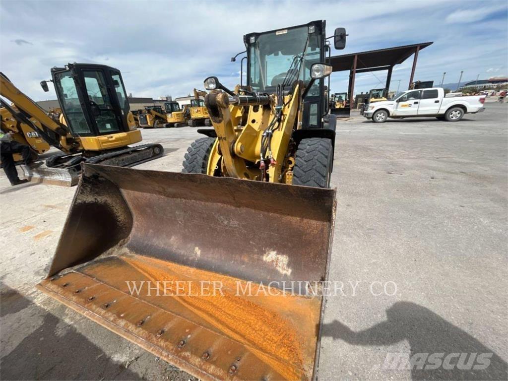 CAT 906M Pyöräkuormaajat