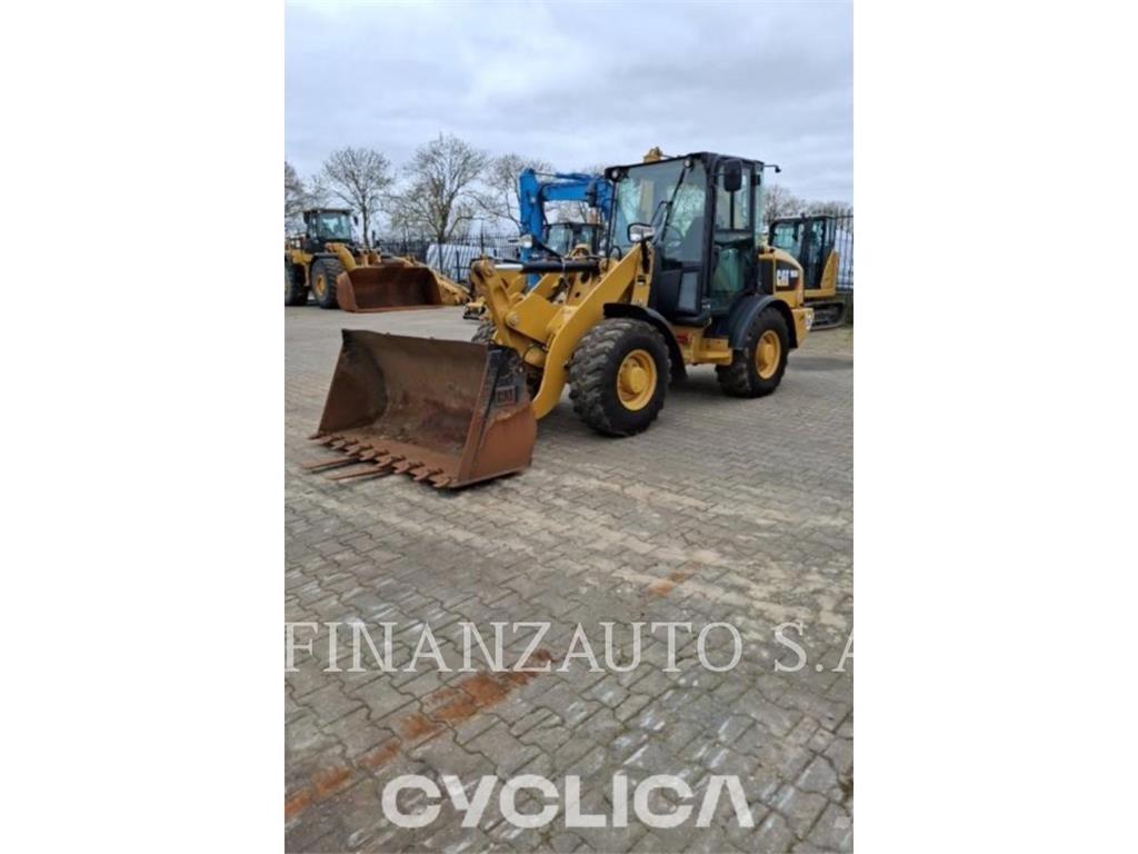 CAT 906M Pyöräkuormaajat