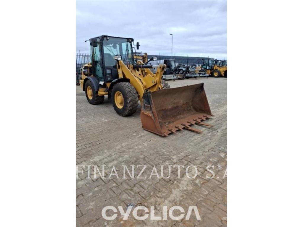 CAT 906M Pyöräkuormaajat
