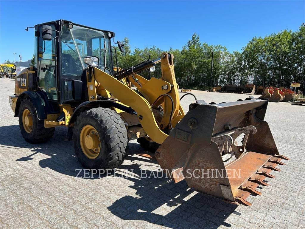 CAT 906M Pyöräkuormaajat