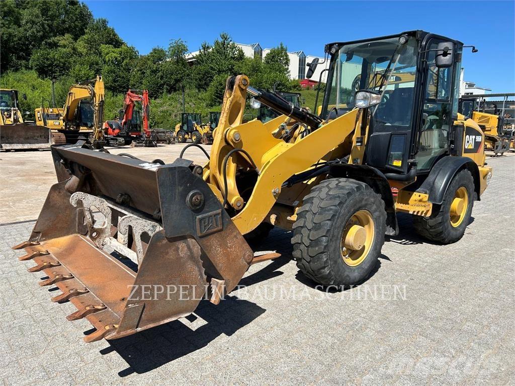 CAT 906M Pyöräkuormaajat