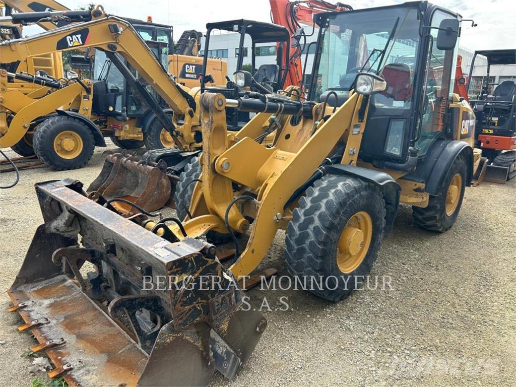 CAT 906M Pyöräkuormaajat