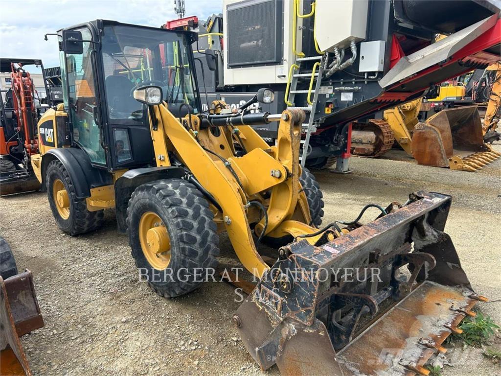 CAT 906M Pyöräkuormaajat