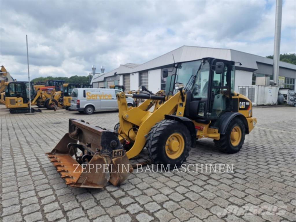 CAT 906M Pyöräkuormaajat