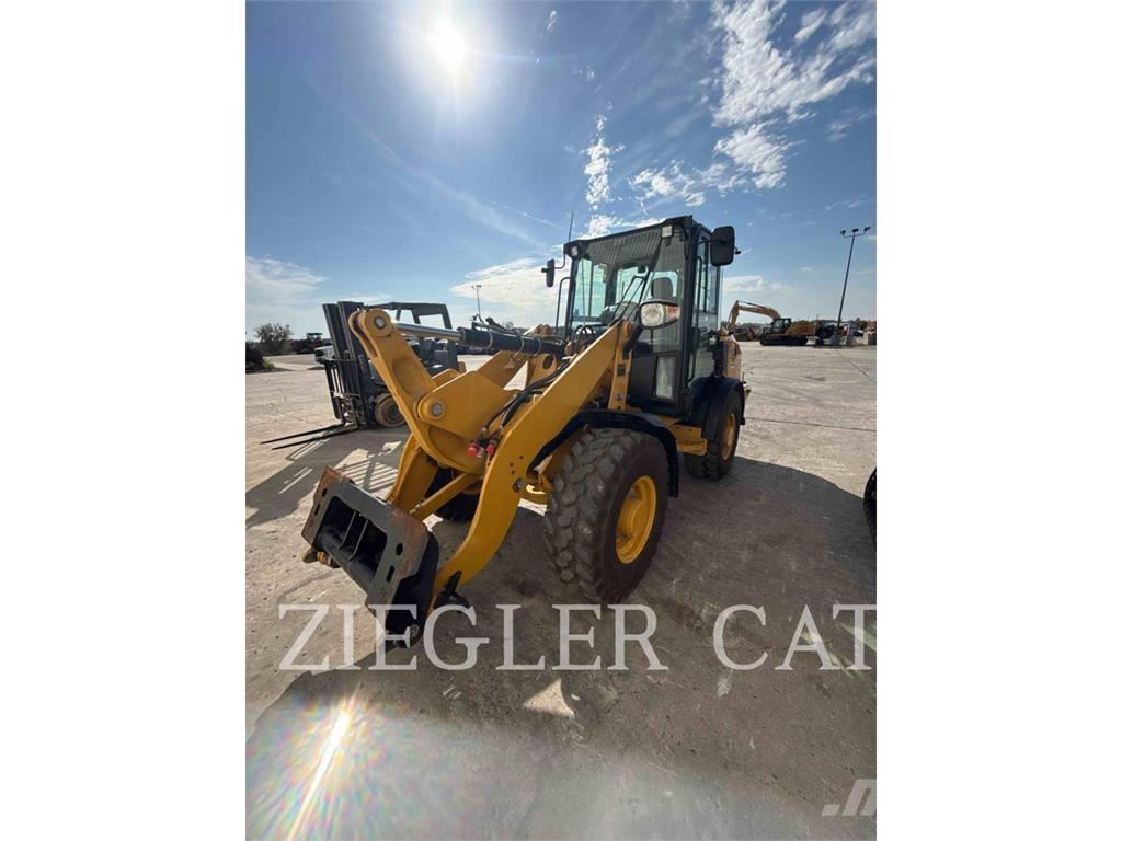 CAT 906M Pyöräkuormaajat