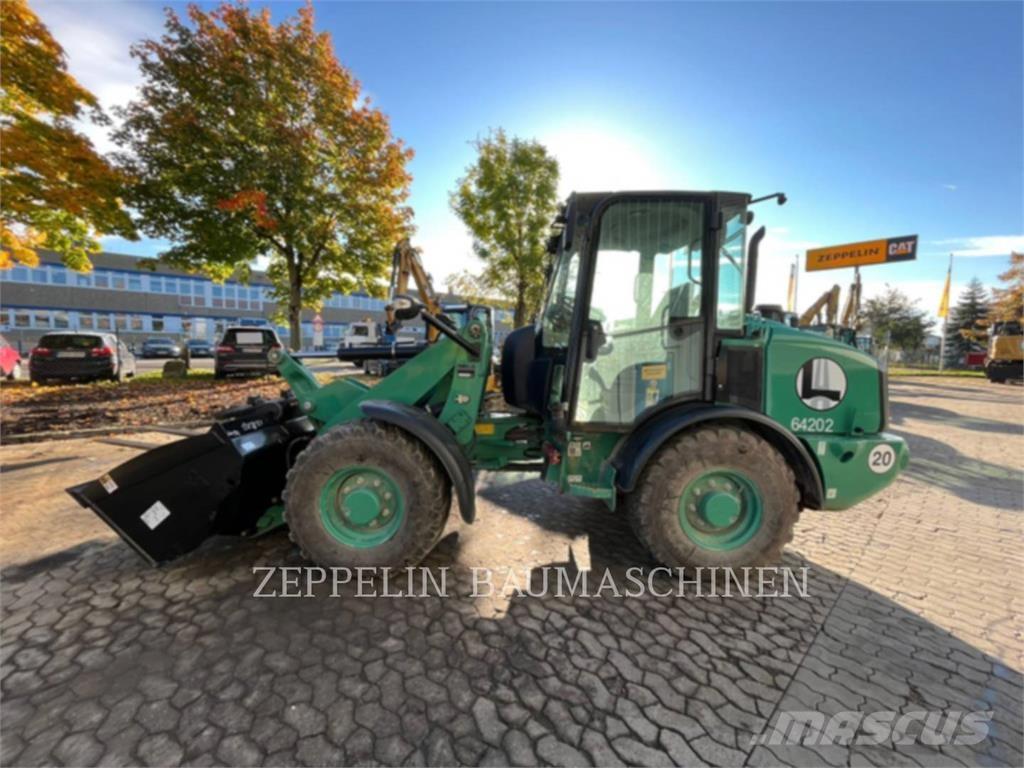 CAT 906M Pyöräkuormaajat